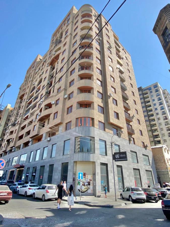 Apartment Near Republic Square Erevan Esterno foto