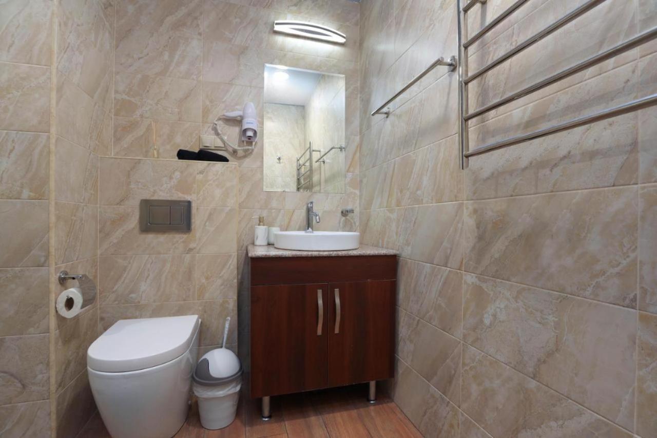 Apartment Near Republic Square Erevan Esterno foto