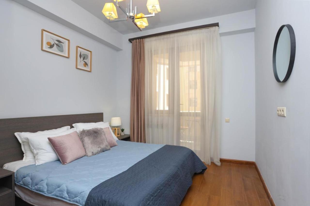 Apartment Near Republic Square Erevan Esterno foto