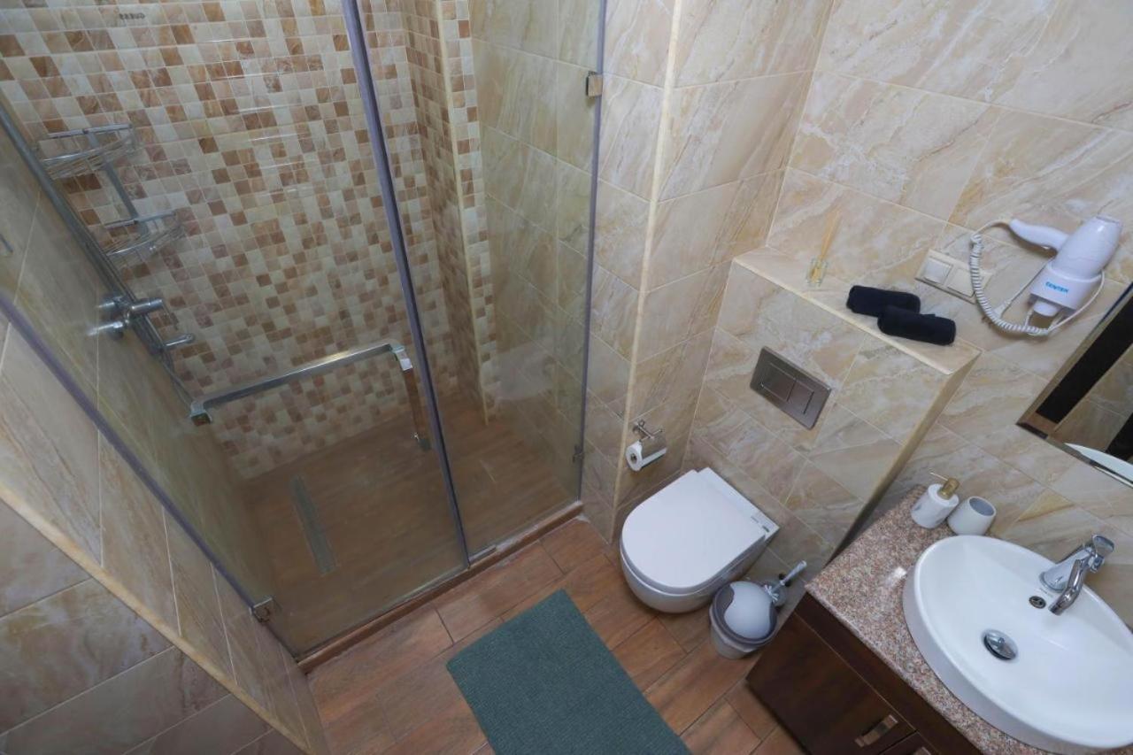 Apartment Near Republic Square Erevan Esterno foto